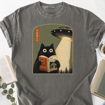 Cat Reading Book UFO Vintage Japanese Unisex T-Shirt